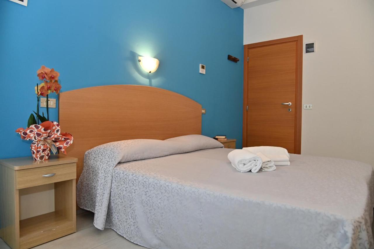 Hotel Italy Misano Adriatico Exterior foto