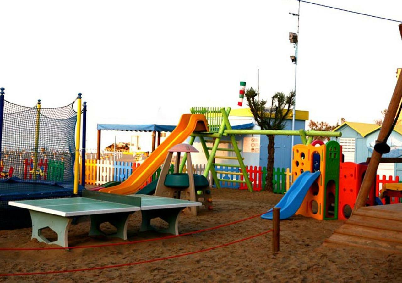 Hotel Italy Misano Adriatico Exterior foto